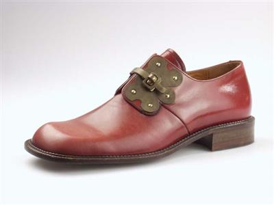 05994.jpg; 05994; 'Adam 2'. Inzending voor de International Shoe Design Competition ( I.S.D.C.) van 1968. Winnaar van de tweede ; de Gouden Schoenenmuseum medaille, ƒ159,- en diploma. Ingezonden met 6228.; bandschoen