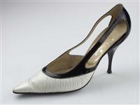 06177.1.jpg; 06177; Pump met opengewerkte zijkant en geplooid voorblad.; pump