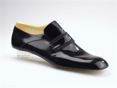 06179.jpg; 06179; 'Romeo 2'. Inzending voor de International Shoe Design Competition (I.S.D.C.) van 1971. Ingezonden met 05906, 05716 en 03976.; elastiekmolière