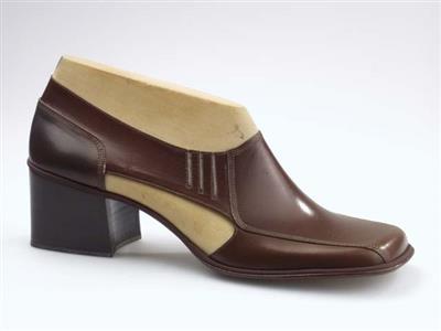 06247.jpg; 06247; 'High Grade 5'. Inzending voor de International Shoe Design Competition (I.S.D.C.) van 1971. Ingezonden met 06199, 05816, 06205, 02556 en 05901.; elastiekpump