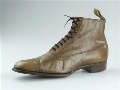 06263.jpg; 06263; Plain-brogue enkellaars met vetersluiting; kransbottine