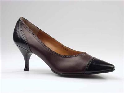 06291.jpg; 06291; Two-tone instapper met perforaties; pump