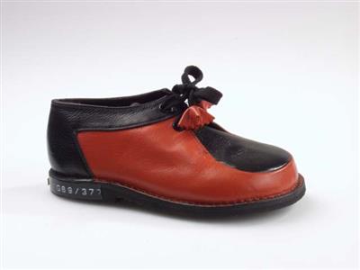 06297.jpg; 06297; 'Von'. Inzending voor de International Shoe Design Competition (I.S.D.C.) van 1969. Ingezonden met 02563 en 04478.; derbymolière