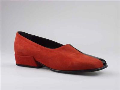 06595.jpg; 06595; Tweekleurige instapper met apart geplaatste hak; instapper