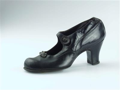 06671.jpg; 06671; schoen met wreefband en knoopsluiting; bandschoen