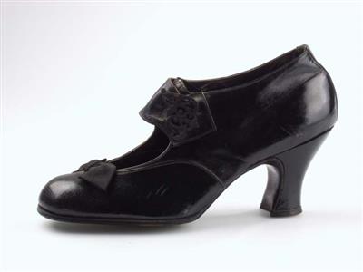 06672.jpg; 06672; schoen met wreefband en elastieksluiting; bandschoen