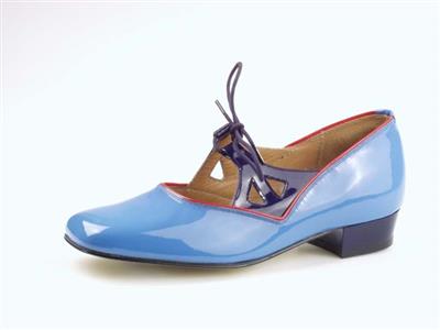 06697.jpg; 06697; 'Marny 1'. Inzending voor de International Shoe Design Competition (I.S.D.C.) van 1969. Ingezonden met 06296.; bandschoen