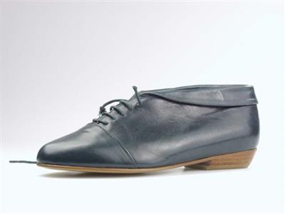 06904.jpg; 06904; veterschoen met rijgsnitsluiting; rijgmolière