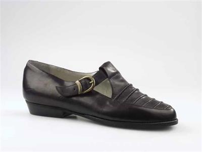 06936.jpg; 06936; instapper met wreefbandsluiting; T-bandschoen