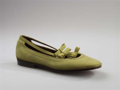06959.jpg; 06959; Inzending voor de International Shoe Design Competition (I.S.D.C.) van 1967. Ingezonden samen met 05521 en 03622.; bandschoen