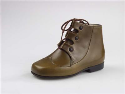 06975.jpg; 06975; 'Ce-ven 2'. Inzending voor de International Shoe Design Competition (I.S.D.C.) van 1968. Ingezonden met 06973; derbymolière