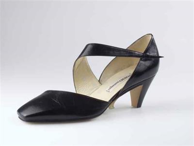 06993..jpg; 06993; schoen met asymmetrische wreefband; bandschoen