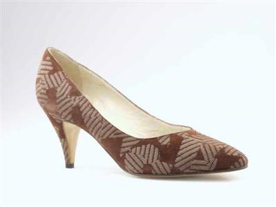 07173.jpg; 07173; instapper met borduurmotieven; pump