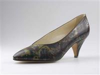 07198..jpg; 07198; Handbeschilderde instapper met Pollock drip-painting; pump