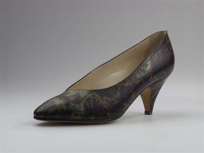 07198.jpg; 07198; Handbeschilderde instapper met Pollock drip-painting; pump