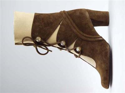 07260.jpg; 07260; 'Vanessa 1'. Inzending voor de International Shoe Design Competition (I.S.D.C.) van 1971. Ingezonden met 03569, 05814, 05815 en 07263.; tangoschoen