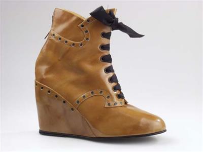 07314.jpg; 07314; 'Irish Coffee 2'. Inzending voor de International Shoe Design Competition (I.S.D.C.) van 1970. Ingezonden met 06254.; derbybottine