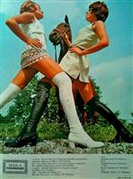 07450.1.jpg; 07450; Elastische overknee laars met borduurwerk van metaaldraad en imitatieparels; cuissarde