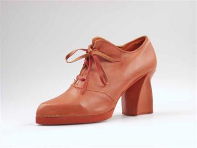 08110.jpg; 08110; Schoen met vetersluiting; rijgmolière