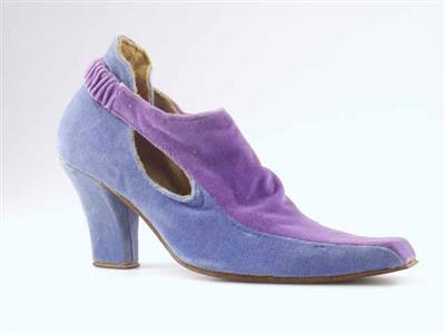 08111.jpg; 08111; Hoge schoen met elastiek sluiting, eindexamenstuk voor de kunstacademie.; slingback