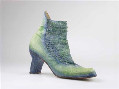 08260.jpg; 08260; Laars met elastiek inzet uit de Painted serie, eindexamenstuk voor de kunstacademie.; elastiekbottine