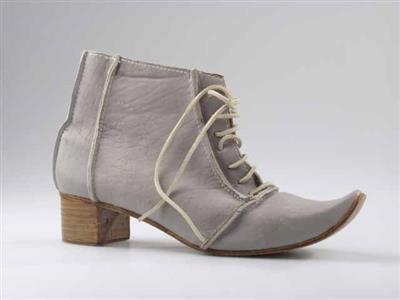 08296.jpg; 08296; Hoge schoen met vetersluiting uit de Chrome Leather serie; rijglaars