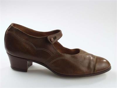 08642.jpg; 08642; schoen met wreefband en knoopsluiting; bandschoen