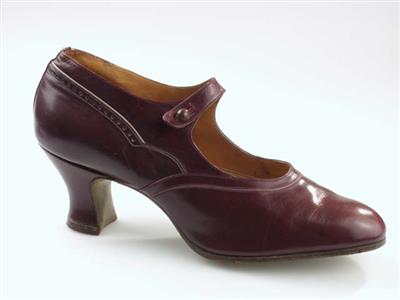 08649.jpg; 08649; schoen met bandje en knoop; bandschoen