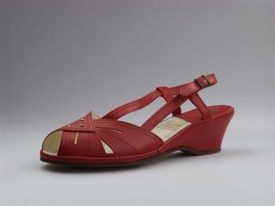 08677.jpg; 08677; schoen met open teen en hielband met gesp; Sandaal