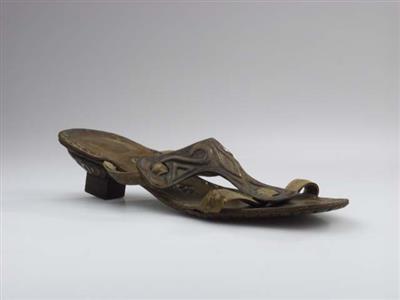 08686.jpg; 08686; instapper met y-binding; slipper