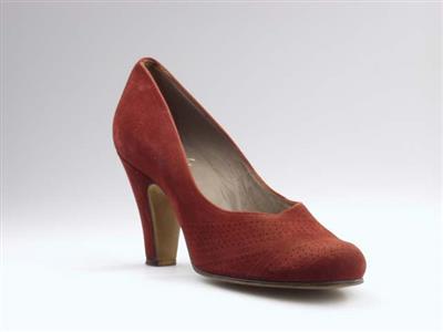 08699.jpg; 08699; Pump met perforaties in het voorblad; pump