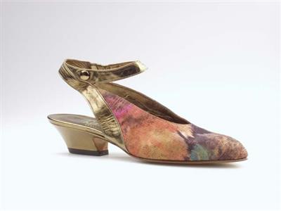 08751.jpg; 08751; schoen met enkelband met drukknoop en elastiek; slingback