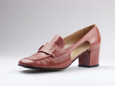 08915.jpg; 08915; instapper met sierklep en bandje, set samen met handtas 99182.; instapper