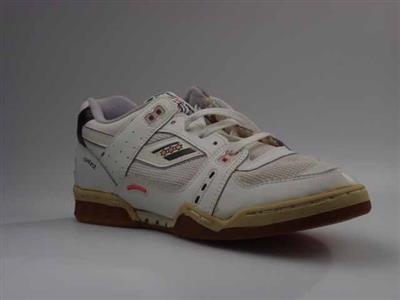 09001.jpg; 09001; schoen met vetersluiting; gymschoen