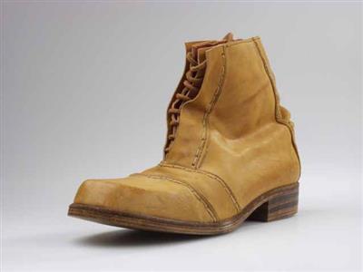 09019.jpg; 09019; Hoge schoen met vetersluiting uit de Natural Last serie; veterlaars