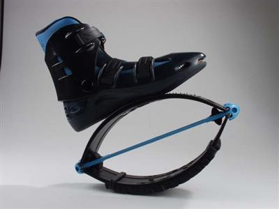 09072.jpg; 09072; hoge schoen met drie banden met clipsluiting; spring schoen