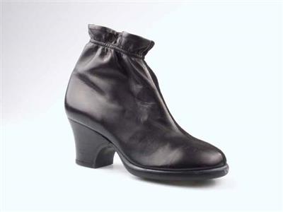 09142.jpg; 09142; enkellaars met elastieksluiting; enkellaars