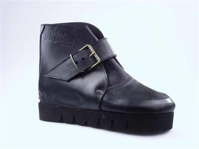 09145.jpg; 09145; hoge schoen met gespsluiting en band; derbybottine