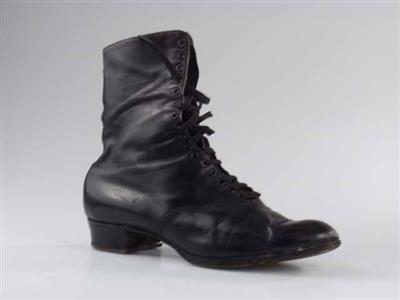 09156.jpg; 09156; hoge schoen met vetersluiting; rijgbottine