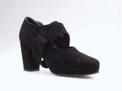 09454.jpg; 09454; Bandschoen met band onder de zool door; bandschoen