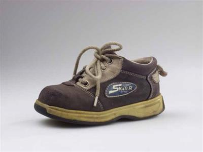 09526.jpg; 09526; hoge schoen met vetersluiting; veterschoen