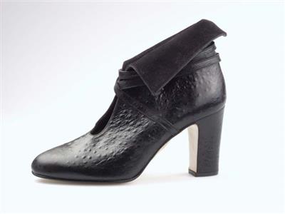 09558.jpg; 09558; enkellaars met gekruist bandje met gesp op wreef; enkellaars