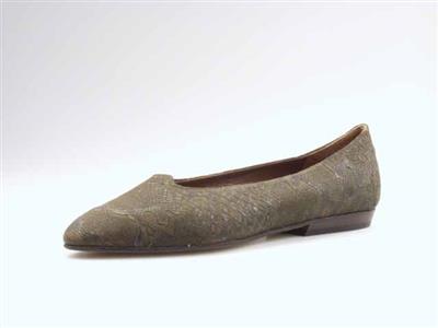 09718.jpg; 09718; instapper; ballerina
