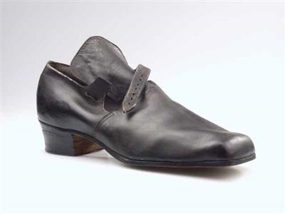 09766.jpg; 09766; schoen met bandje over flap; bandschoen