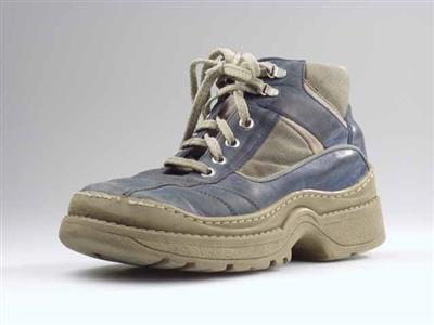 09809.jpg; 09809; hoge schoen met vetersluiting; veterschoen