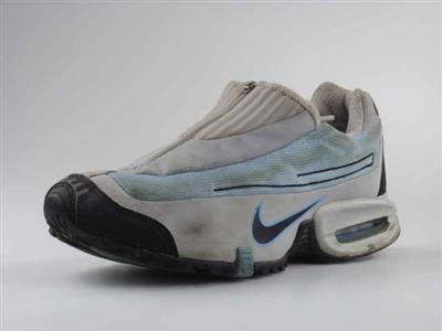 10064.jpg; 10064; schoen met ritssluiting op wreef; sneaker