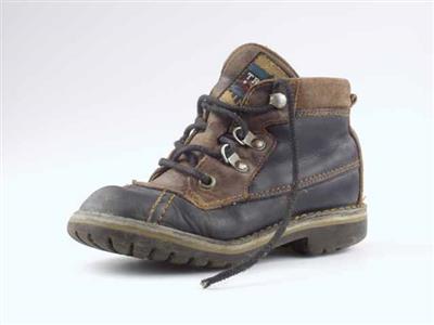 10085.jpg; 10085; Derby bottine met grof sierstiksel; derbybottine