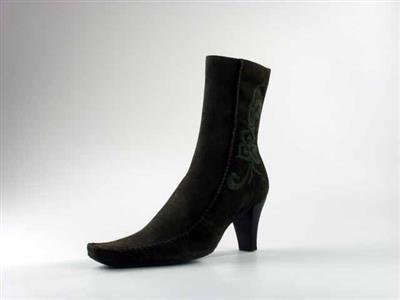 10128.jpg; 10128; kuitlaars met verlengde neus en boorduursel op zijkant; kuitlaars