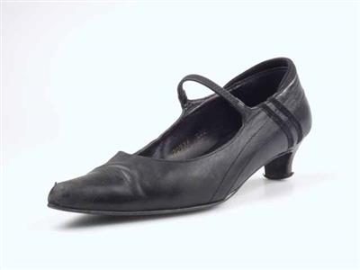 10169.jpg; 10169; Pump met een elastisch bandje.; bandschoen