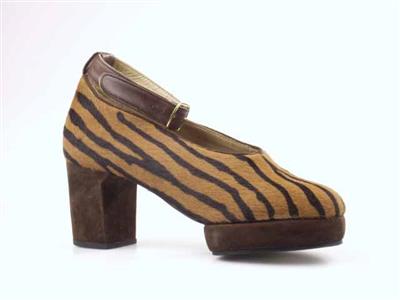 10328.jpg; 10328; pump met enkelband; pump